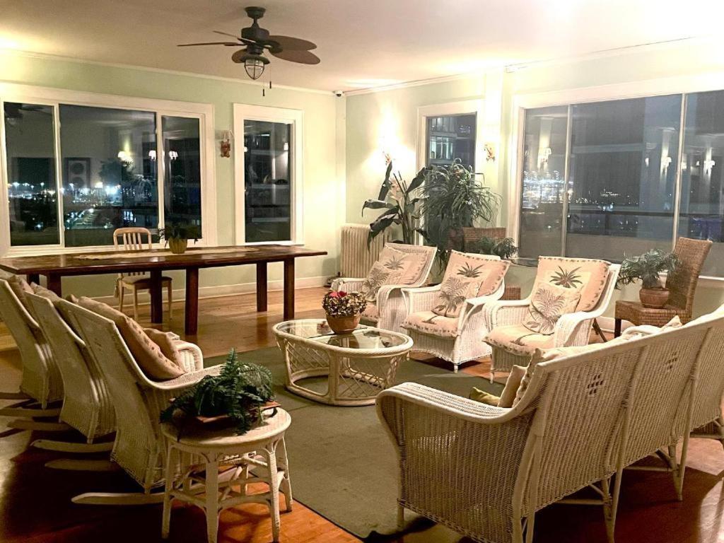 Private Cozy Studio, Peek A Boo Ocean View For 2 Long Beach Eksteriør billede
